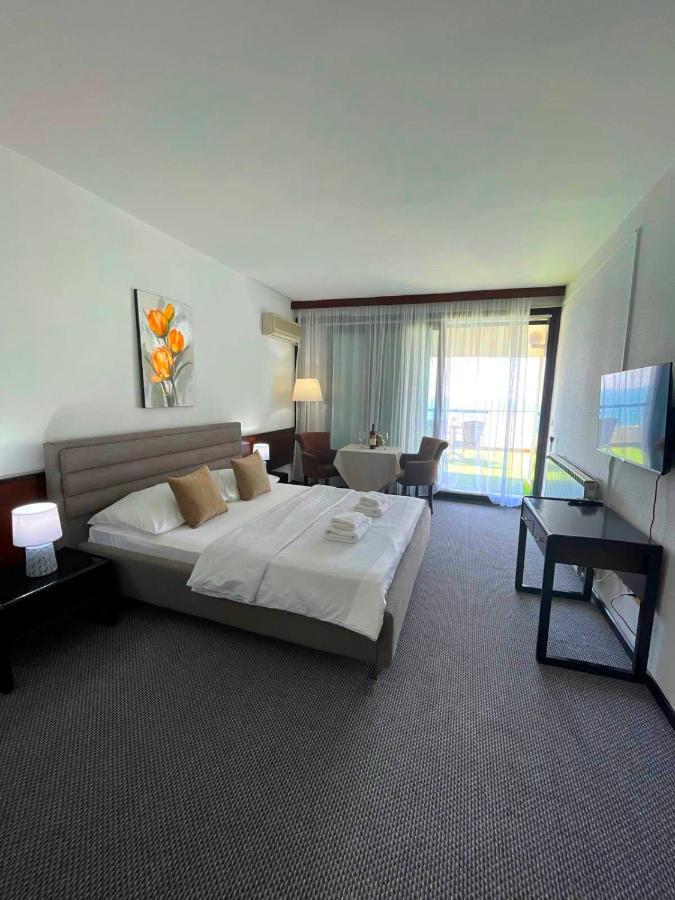 Corpus A - Hotel Albatros อุลซิน ภายนอก รูปภาพ