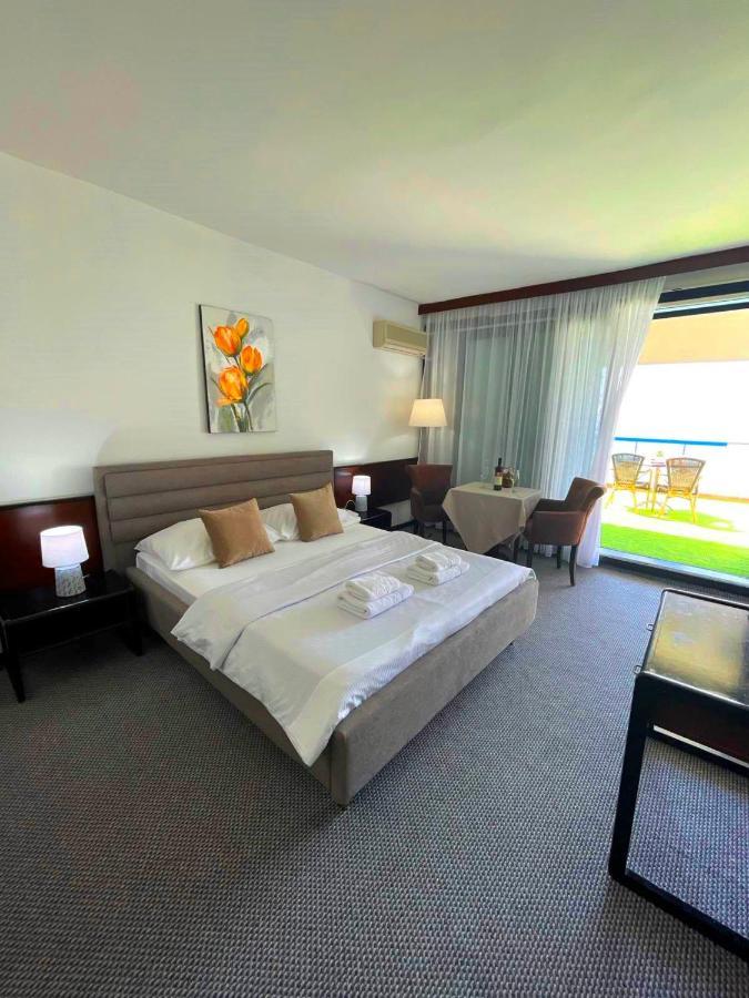 Corpus A - Hotel Albatros อุลซิน ภายนอก รูปภาพ