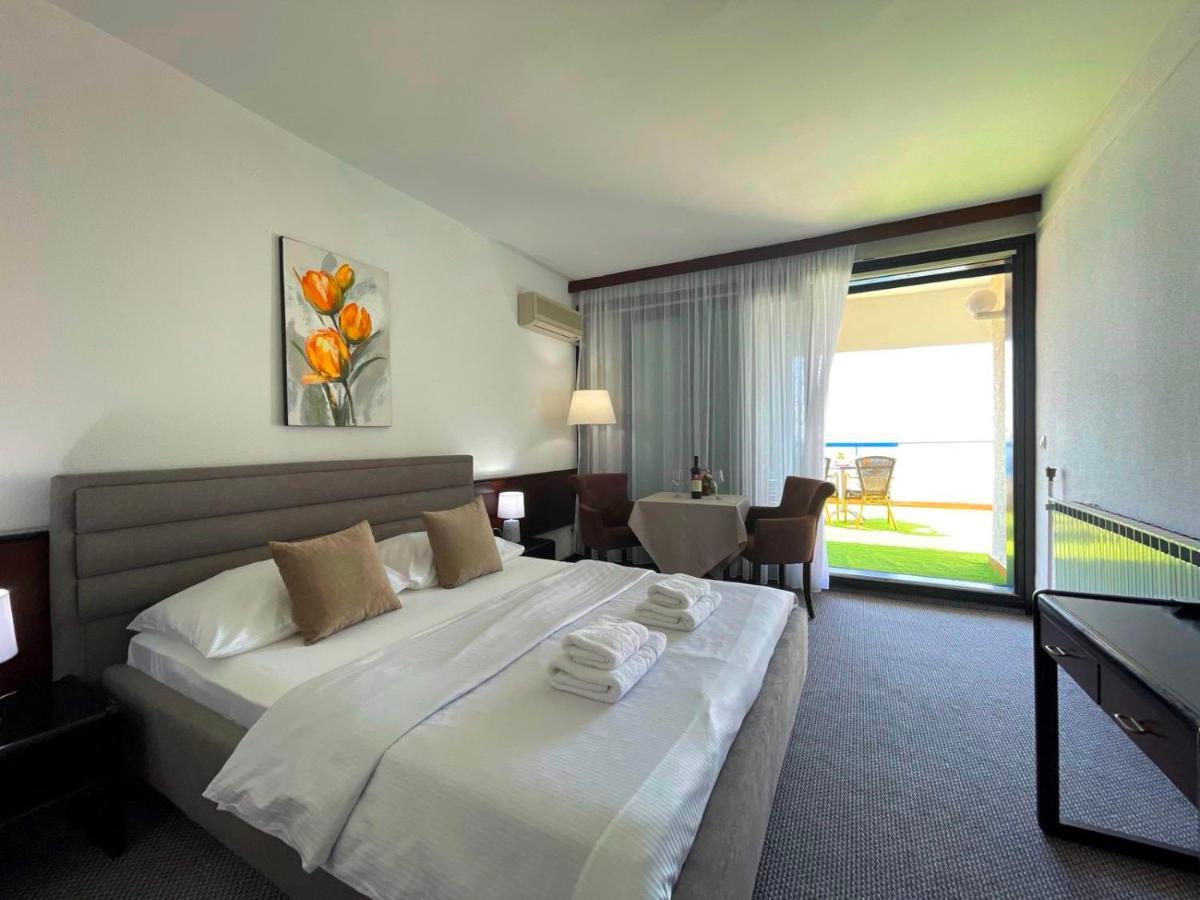 Corpus A - Hotel Albatros อุลซิน ภายนอก รูปภาพ