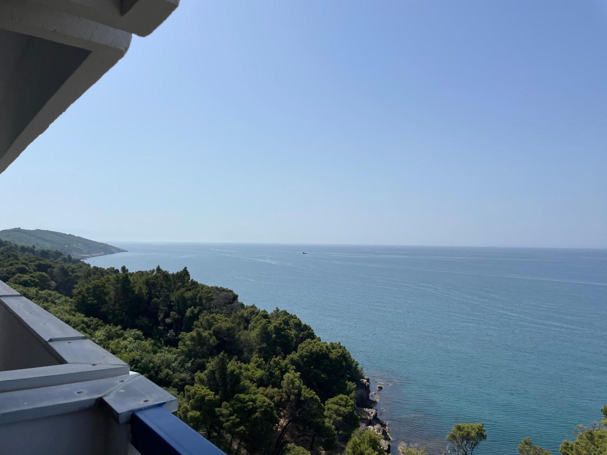 Corpus A - Hotel Albatros อุลซิน ภายนอก รูปภาพ