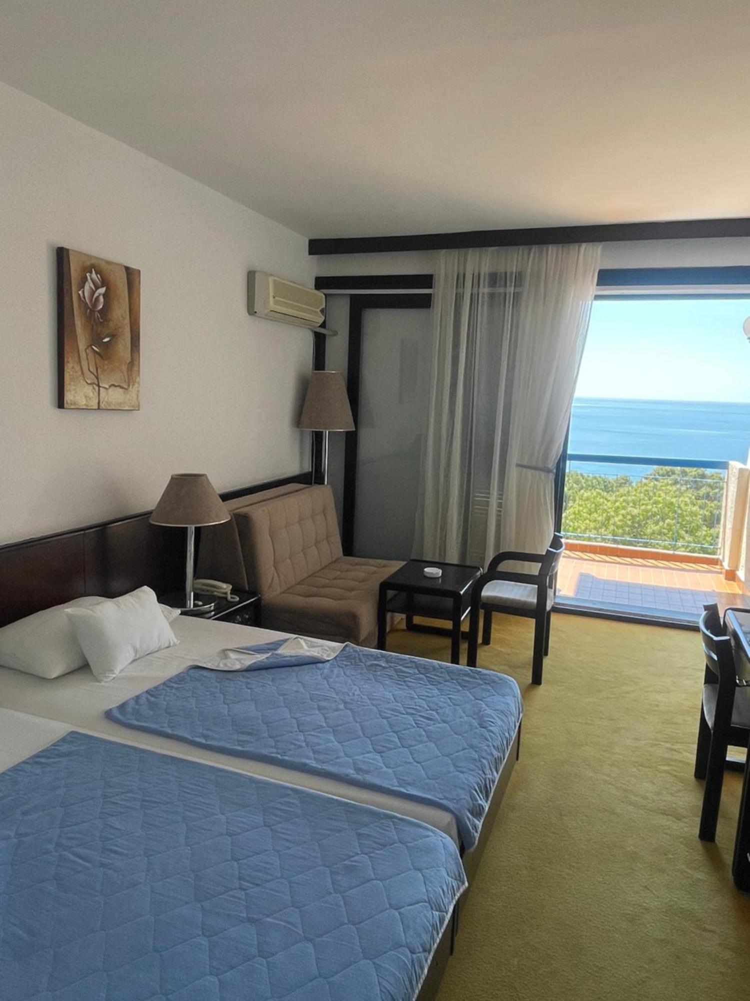 Corpus A - Hotel Albatros อุลซิน ภายนอก รูปภาพ
